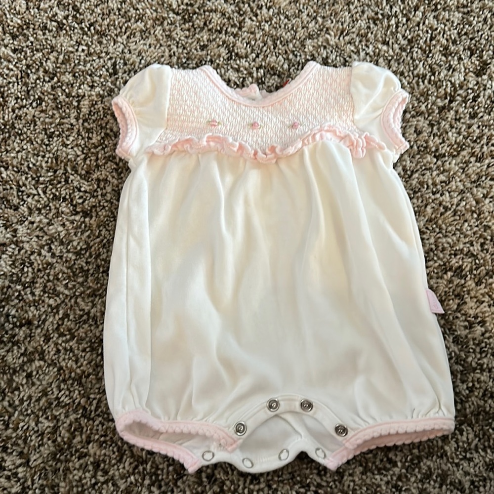 Le Top baby girl body suit 3 months
